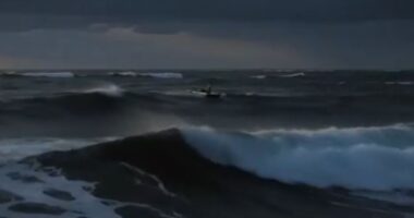 Выживший в Охотском море история Михаила Пичугина — документальный фильм 25.10.2025 смотреть онлайн все выпуски